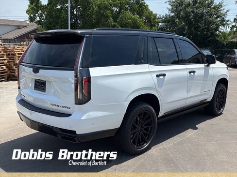 Used 2023 Cadillac Escalade Sport w/ LPO, ONYX Package AWD/4WD image 7