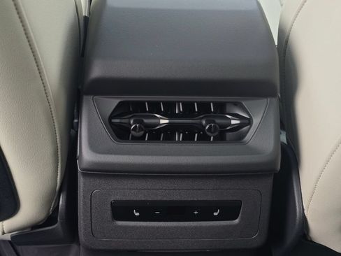 Used 2025 Audi Q6 e-tron Premium Plus w/ Premium Plus AWD/4WD image 17