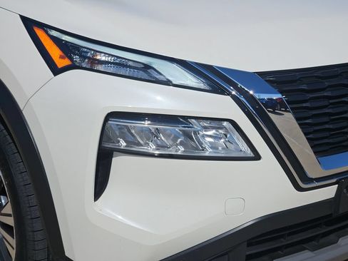 Used 2023 Nissan Rogue SV FWD image 8