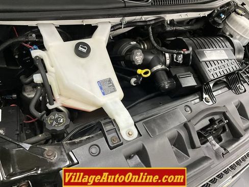 Used 2018 Chevrolet Express 2500 w/ Driver Convenience Package RWD image 29
