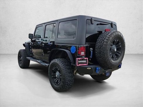 Used 2017 Jeep Wrangler Unlimited Sahara w/ Connectivity Group AWD/4WD image 8