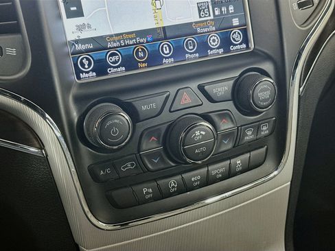 Used 2018 Jeep Grand Cherokee Limited AWD/4WD image 24