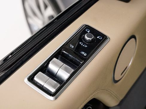 Used 2020 Land Rover Range Rover HSE image 10