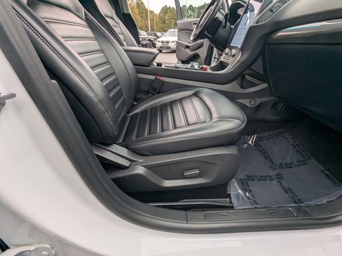 Used 2024 Ford Edge SEL image 13