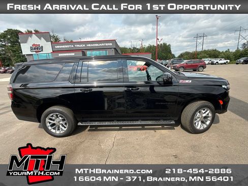 Used 2023 Chevrolet Suburban Z71 w/ Luxury Package AWD/4WD image 8