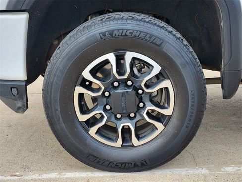 Used 2020 GMC Sierra 2500 AT4 w/ AT4 Preferred Package image 11