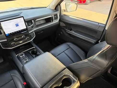 Used 2024 Ford Expedition XLT AWD/4WD image 21