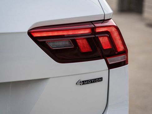 Certified 2023 Volkswagen Tiguan SE R-Line AWD/4WD image 5