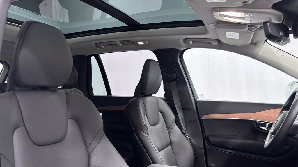 Certified 2025 Volvo XC90 T8 Plus w/ Protection Package Premier AWD/4WD image 19