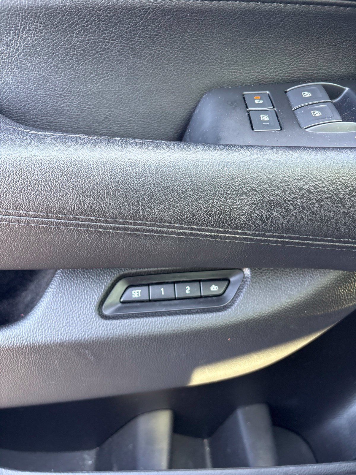 Used 2016 Cadillac Escalade Luxury AWD/4WD image 11