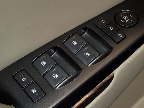 Used 2017 GMC Yukon SLT RWD image 27
