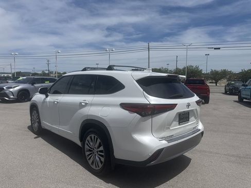 Used 2022 Toyota Highlander Platinum AWD/4WD image 5