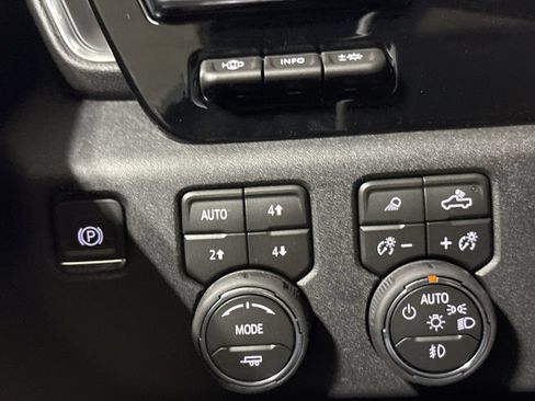 Used 2026 Chevrolet Silverado 3500 High Country w/ High Country Premium Package AWD/4WD image 19