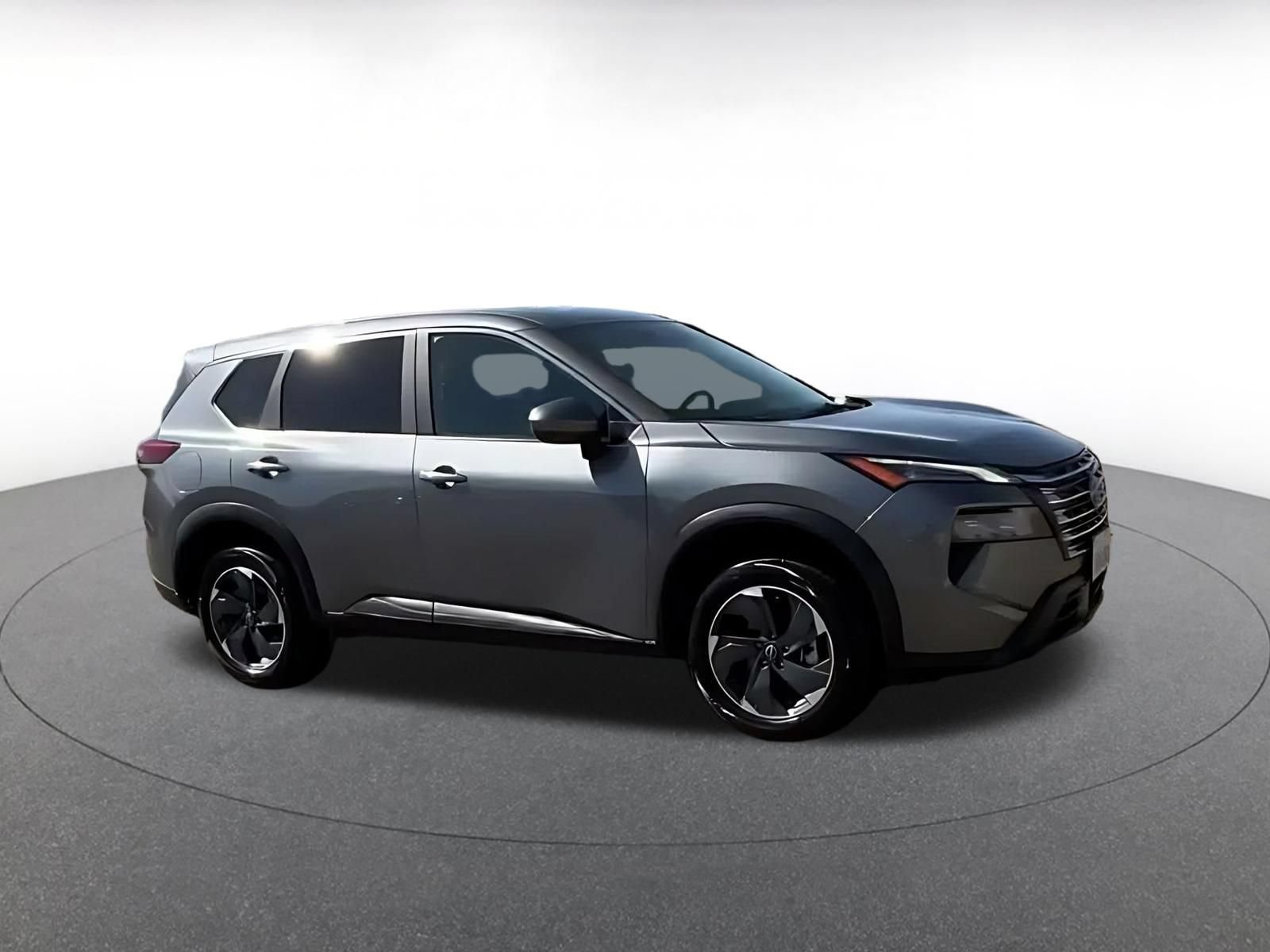 Used 2025 Nissan Rogue SV AWD/4WD image 2