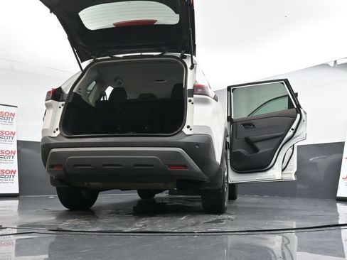 Used 2023 Nissan Rogue S image 29