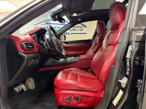 Used 2017 Maserati Levante w/ Sport Package image 9