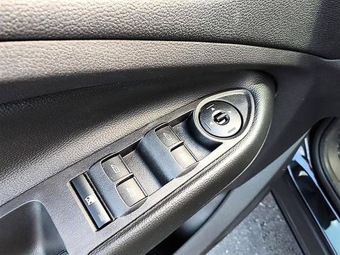 Used 2018 Ford Escape SE FWD image 12