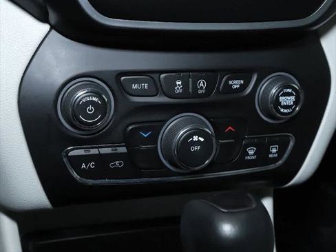 Certified 2020 Jeep Cherokee Latitude Lux w/ Quick Order Package 26H Lux image 26