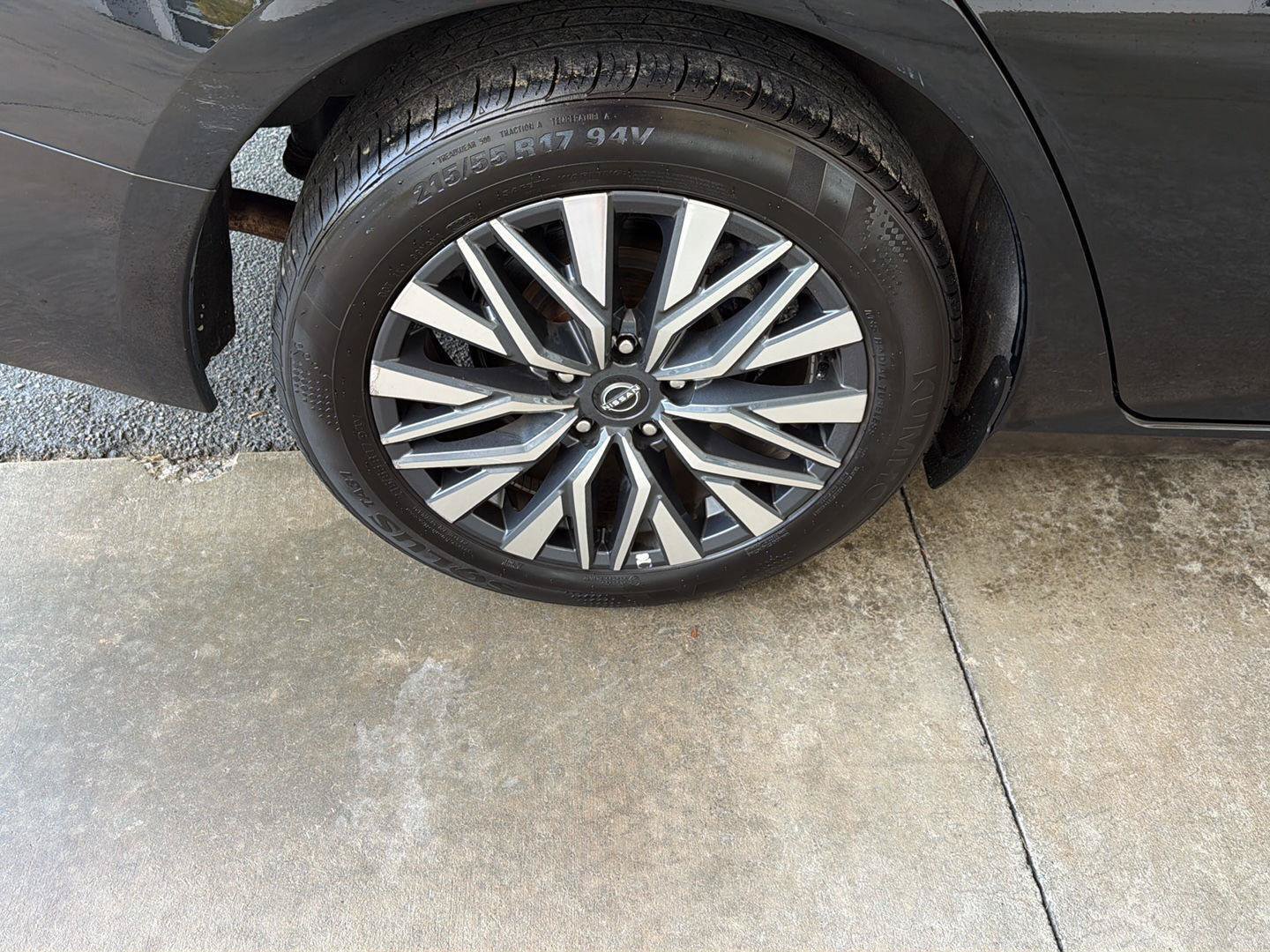 Used 2025 Nissan Altima 2.5 SV FWD image 37