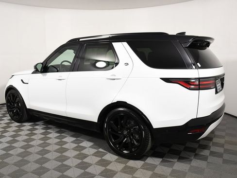 Used 2025 Land Rover Discovery Dynamic SE image 3