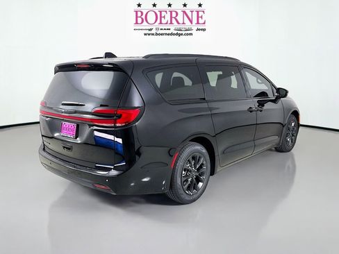 New 2025 Chrysler Pacifica Select w/ Fav Edition Package image 7
