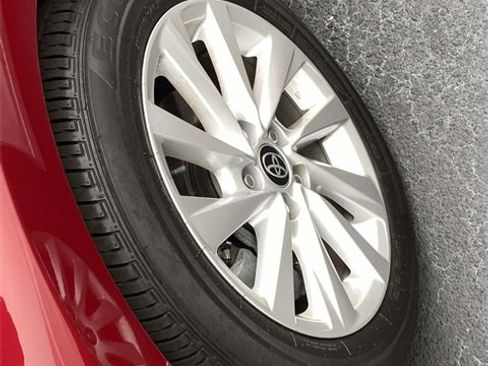 Used 2021 Toyota Camry LE image 11