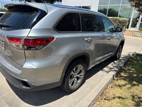 Used 2015 Toyota Highlander XLE FWD image 4