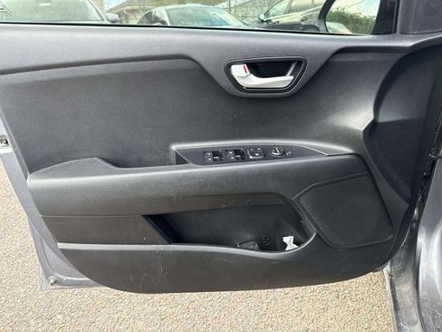 Used 2019 Kia Rio S FWD image 12