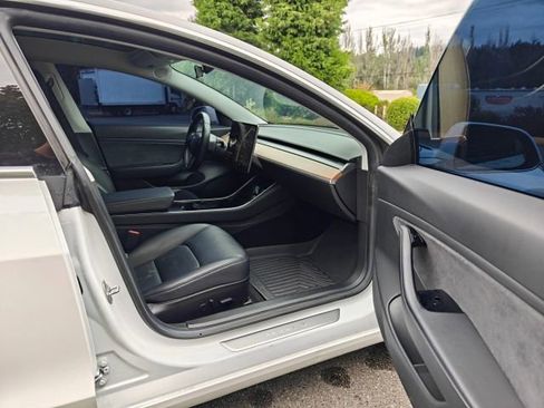 Used 2019 Tesla Model 3 Mid Range image 18