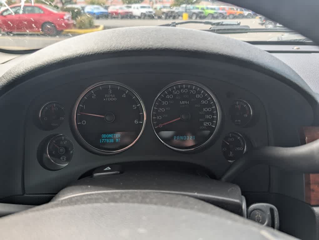 Used 2007 Chevrolet Suburban LT w/ LT Preferred Equipment Group AWD/4WD image 10