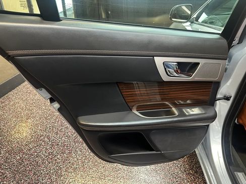 Used 2011 Jaguar XF Premium RWD image 19