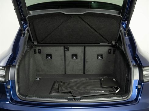 New 2026 Porsche Macan Turbo AWD/4WD image 31