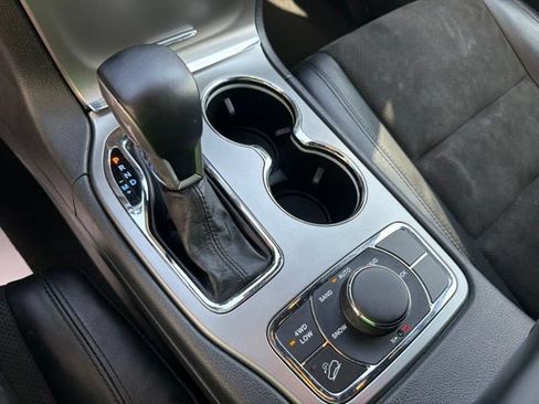 Used 2020 Jeep Grand Cherokee Altitude AWD/4WD image 23