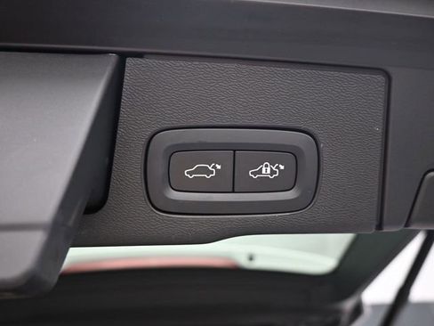 Used 2022 Volvo XC60 B6 R-Design w/ Protection Package Premier image 31