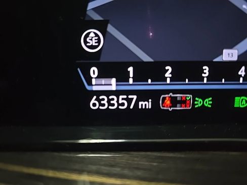 Used 2022 Cadillac Escalade ESV Premium Luxury image 27