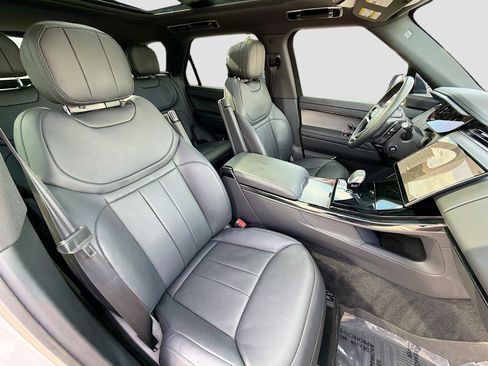 Used 2024 Land Rover Range Rover Sport Dynamic SE image 15