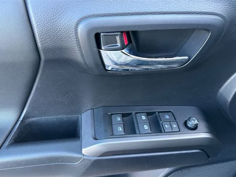 Used 2020 Toyota Tacoma TRD Sport image 14