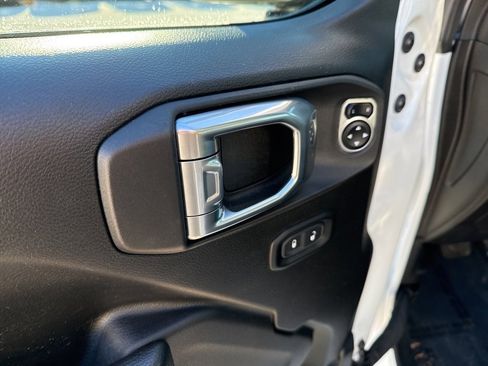 Certified 2024 Jeep Wrangler Unlimited Rubicon w/ Technology Group image 23