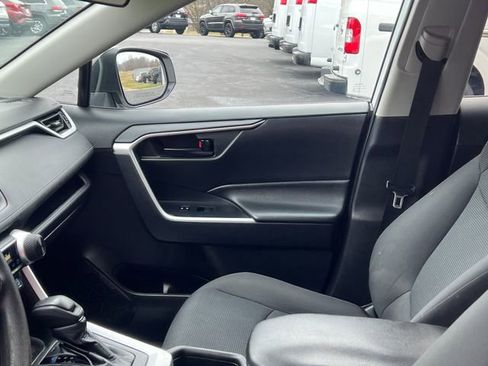 Used 2021 Toyota RAV4 LE image 21
