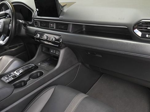 Used 2025 Honda Pilot EX-L image 19