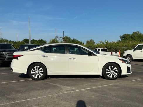 Used 2025 Nissan Altima 2.5 S image 8