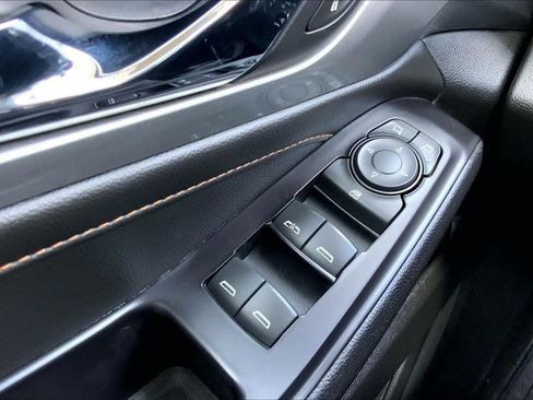 Used 2018 Chevrolet Traverse LT FWD image 35