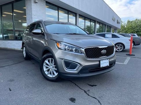 Used 2017 Kia Sorento AWD image 3