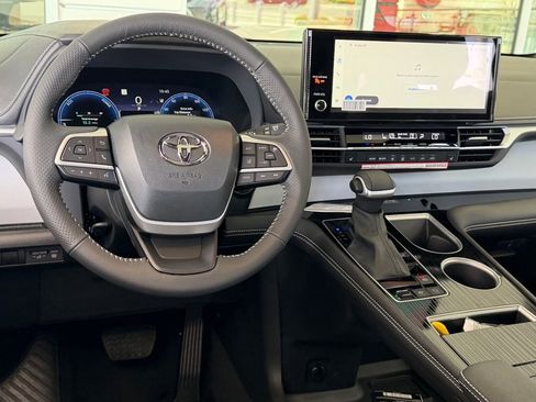 New 2026 Toyota Sienna XSE FWD image 28
