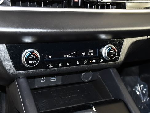 Used 2024 Mitsubishi Outlander ES AWD/4WD image 28
