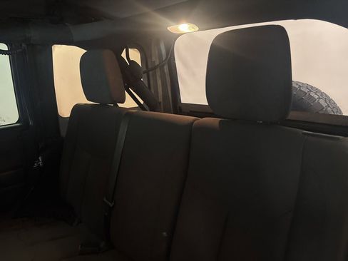 Used 2018 Jeep Wrangler Unlimited Sport w/ Connectivity Group image 13