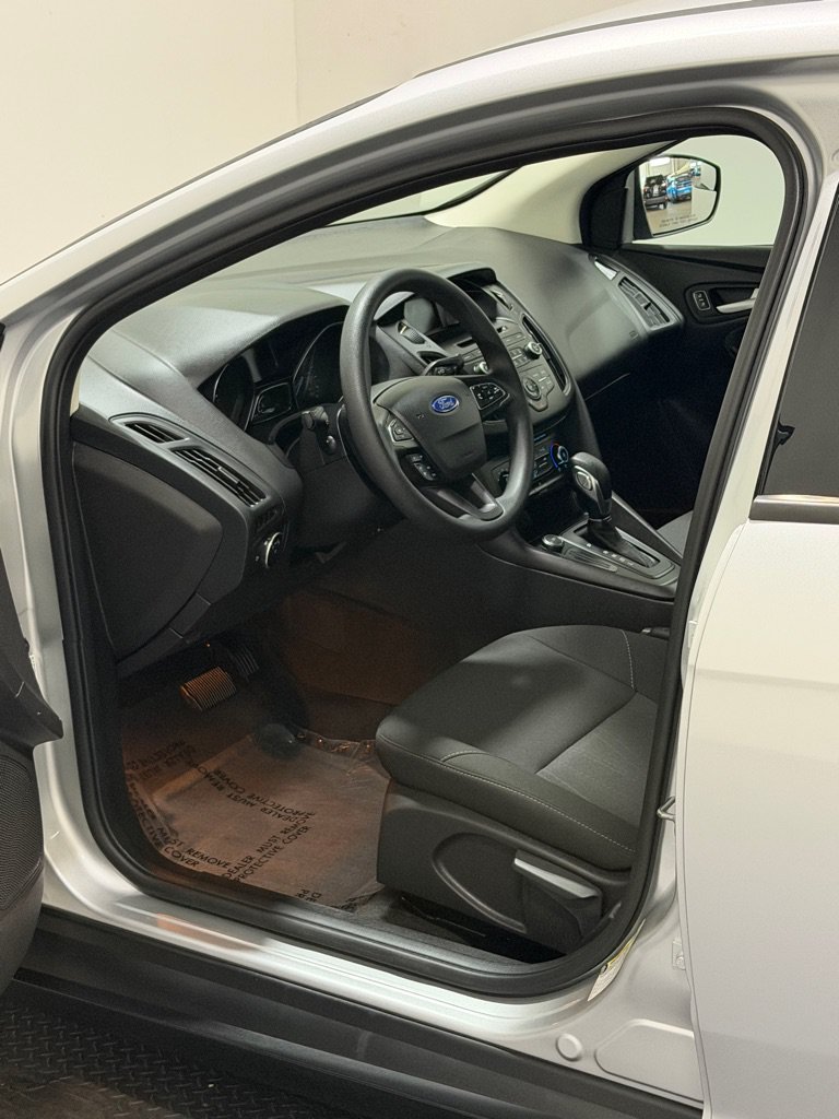 Used 2017 Ford Focus SE FWD image 8