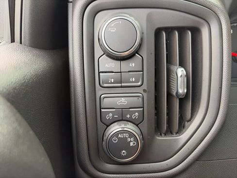 Used 2024 Chevrolet Silverado 1500 Custom Trail Boss w/ Dark Appearance Package AWD/4WD image 9