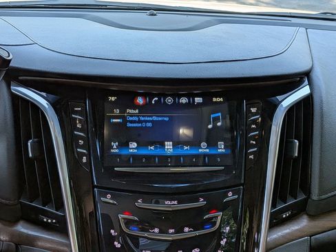 Used 2019 Cadillac Escalade Premium Luxury RWD image 22