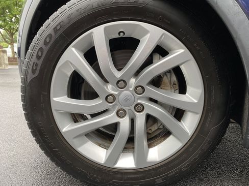 Used 2018 Land Rover Discovery HSE AWD/4WD image 37